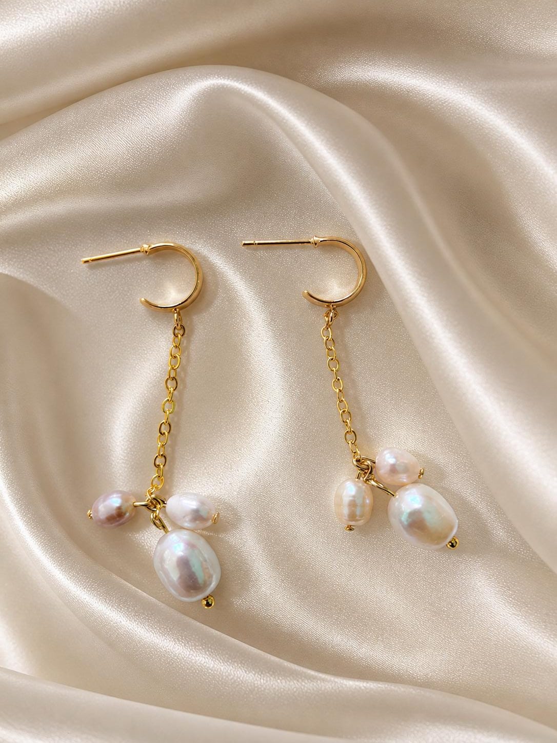 Dewdrop pearl earings
