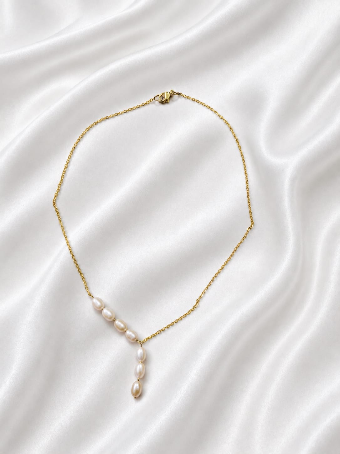 Rainy pearl neckpiece