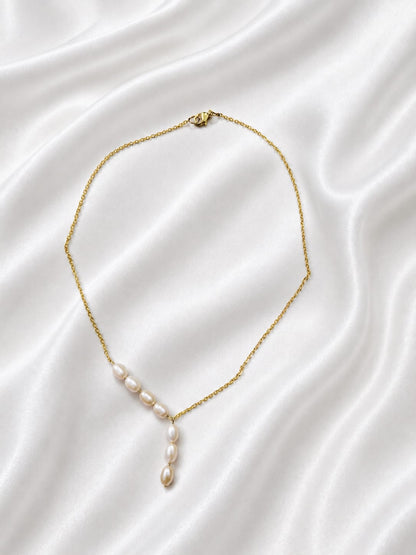 Rainy pearl neckpiece