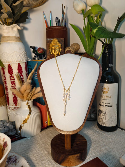 trio pearl drop chain